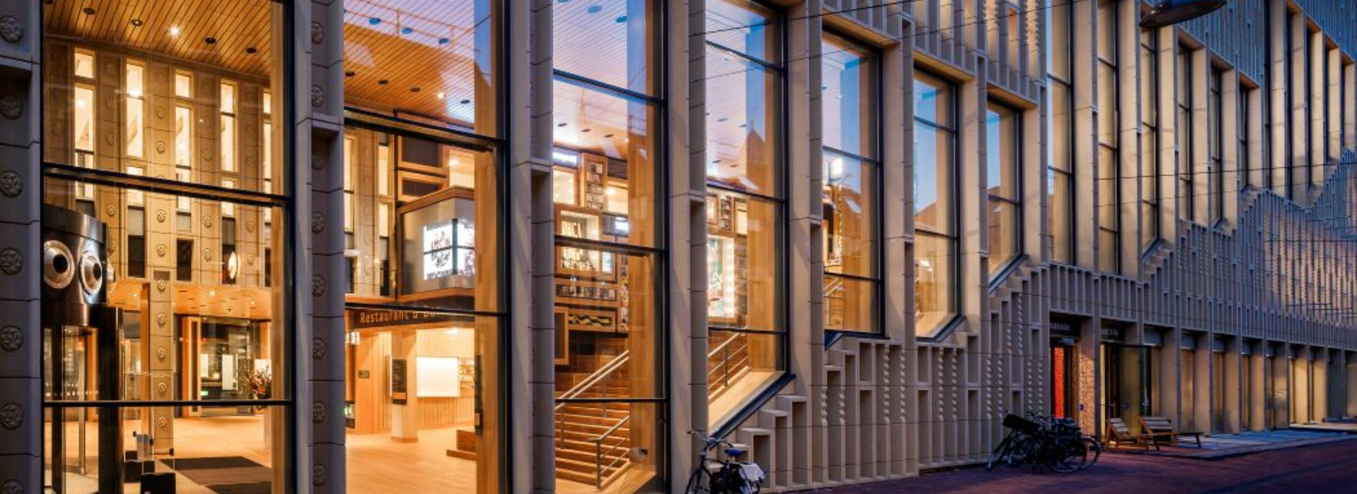 Rozet Arnhem. Gebouw van stadsbibliotheek Rozet in Arnhem gemaakt door Wessels Rijssen 